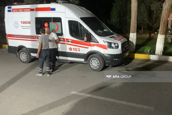 Bakıda yaralı qadın təcili yardım xərəyindən düşərək ölüb