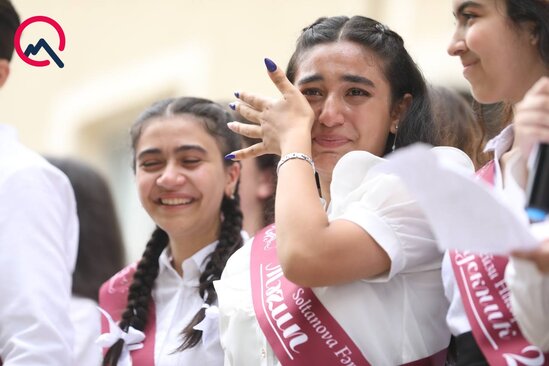 Kimi gülür, kimi ağlayır... - "Son zəng"dən fotolar