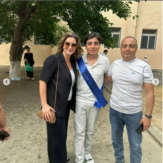 Əməkdar artistin nəvəsi məzun oldu - FOTO