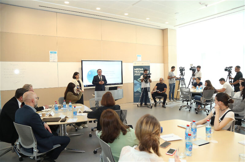 Finlandiyalı mütəxəssislərin iştirakı ilə "Media və hibrid təhdidlər" mövzusunda seminarlara başlanılıb