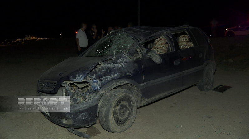 Dəfn mərasimindən qayıdarkən avtomobili aşırdı: 1 ölü, 1 yaralı - FOTO