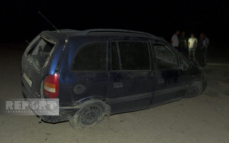 Dəfn mərasimindən qayıdarkən avtomobili aşırdı: 1 ölü, 1 yaralı - FOTO