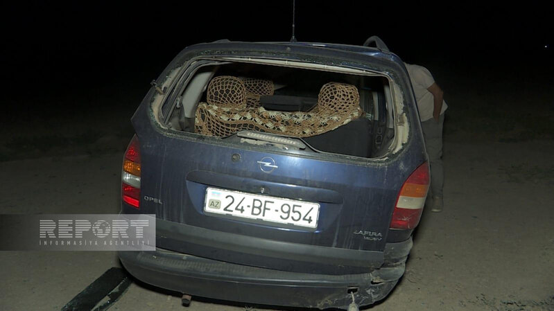 Dəfn mərasimindən qayıdarkən avtomobili aşırdı: 1 ölü, 1 yaralı - FOTO