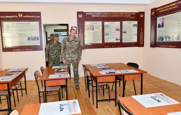 İlham Əliyev komando hərbi hissələrinin birində yaradılan şəraitlə tanış olub - YENİLƏNİB + FOTO
