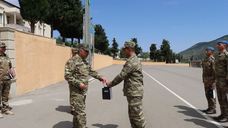Hərbi prokuror işğaldan azad olunmuş ərazilərdə hərbçilərlə görüşüb