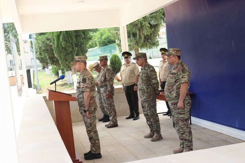 Hərbi prokuror işğaldan azad olunmuş ərazilərdə hərbçilərlə görüşüb