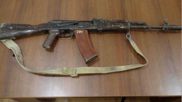 Xaricə kuryerlik edən şəxs Ucarda avtomatla saxlanılıb - FOTO