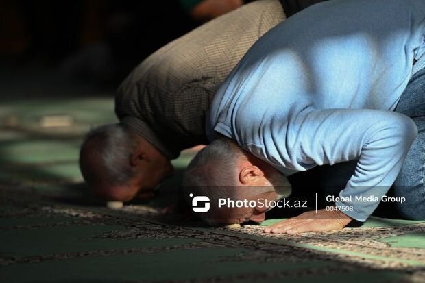 Bakıda bayram namazı qılınır - YENİLƏNİR