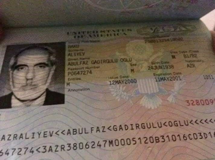 Əbülfəz Elçibəy soyadını dəyişdirməyib?