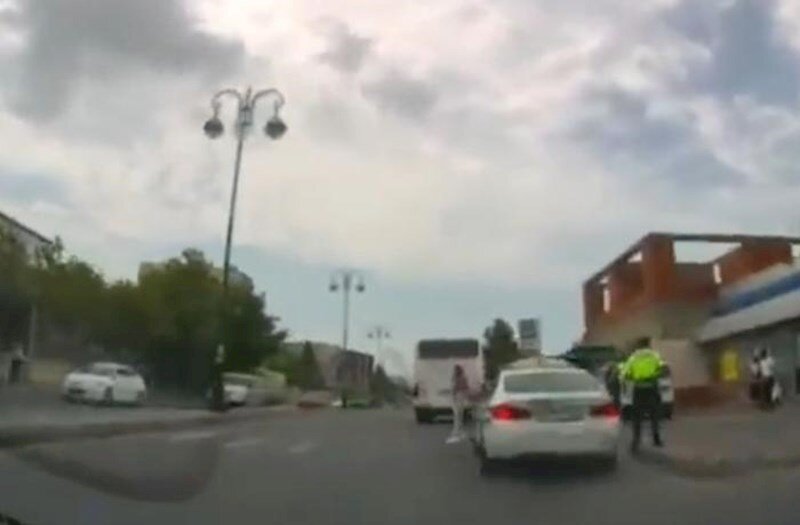 Bakıda yol polisi qaydaları kobud şəkildə pozur — VİDEO