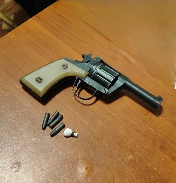 Astara sakinindən tapança və psixotrop maddə aşkarlanıb - FOTO