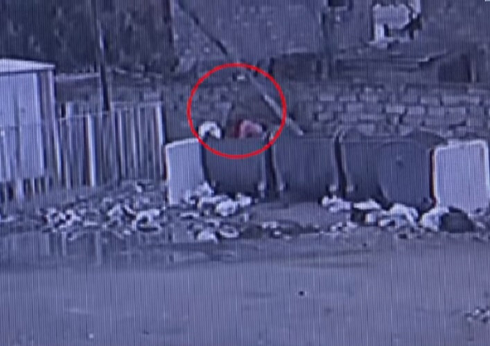 Körpəsini zibil qutusuna atan ana ilə bağlı TƏFƏRRÜAT - VİDEO