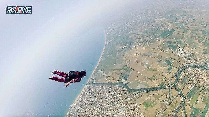 Sabiq nazirin oğlu İspaniyada paraşütlə tullandı - FOTO/VİDEO
