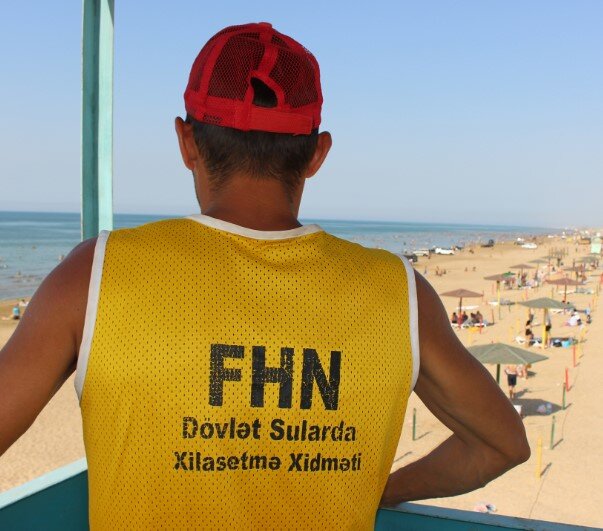 Xəzər dənizində bir nəfər batıb