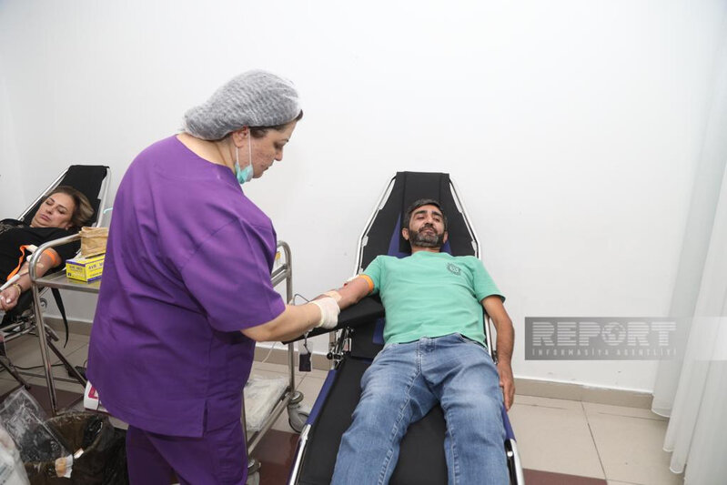 Allahşükür Paşazadə qan verib - FOTO