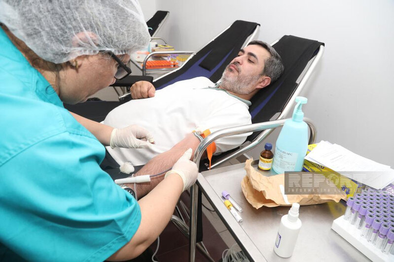 Allahşükür Paşazadə qan verib - FOTO