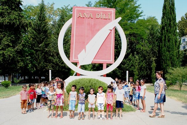 "Bu gün yetişən gənc nəsillər ana dilimizi saf və təmiz şəkildə gələcək nəsillərə ötürməlidirlər"- Deputat