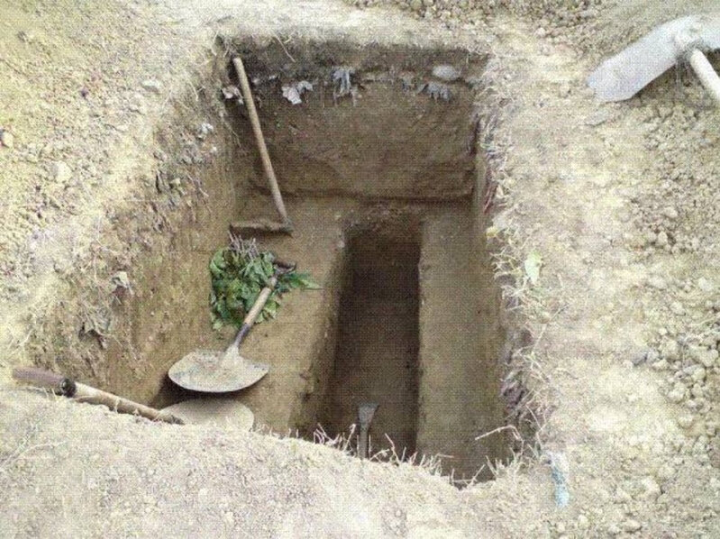 Azərbaycanda ŞOK HADİSƏ: Kişi qazdığı qəbrə düşərək öldü