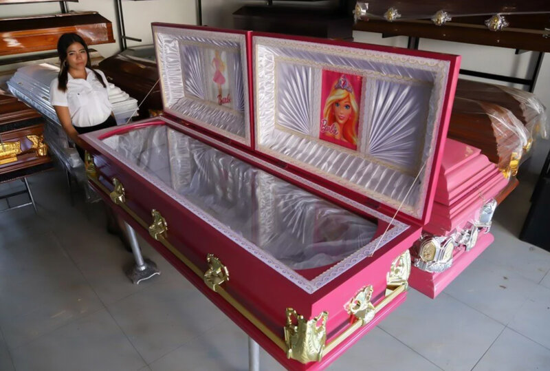 "Barbie" trendi indi də TABUTLARDA - FOTO