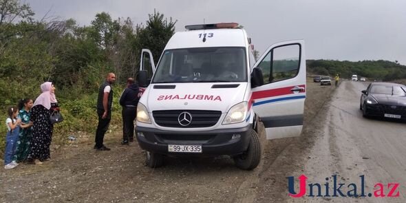 Şamaxıda turistləri aparan avtobus qəzaya uğradı: Xəsarət alanlar var - YENİLƏNİB + FOTO