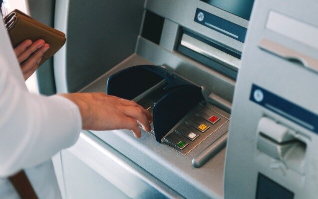 10 min dollar nağdlaşdıra bilərsiz - Xaricə gedənlərin nəzərinə!