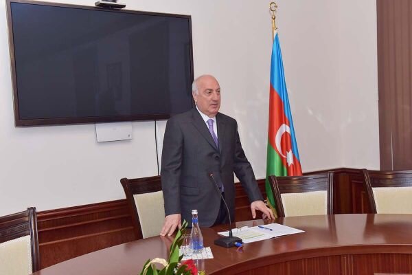 Zakir Fərəcovu məhkəməlik edən bacısı oğlu bankdan külli miqdarda kredit götürübmüş - Görün nəyə xərclənib