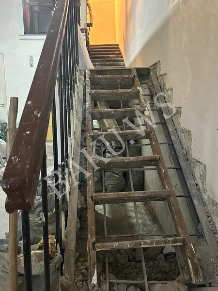 Bakıda bu binada mənzilə qalxmaq üçün qanad lazımdır - Pilləkənləri söküblər, lift də işləmir - FOTO