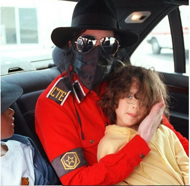 Maykl Cekson ölümündən 14 il sonra TƏCAVÜZDƏ İTTİHAM OLUNUR - FOTO