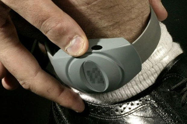 Azərbaycanda sabiq vəzifəli şəxsə elektron qolbaq taxıldı