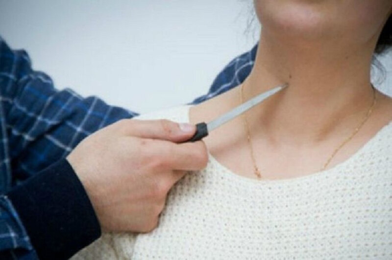 "Şəxsi həyatımdır, necə istəyərəm, elə də yaşayaram" deyən qadına qardaşı 35 bıçaq zərbəsi vurdu