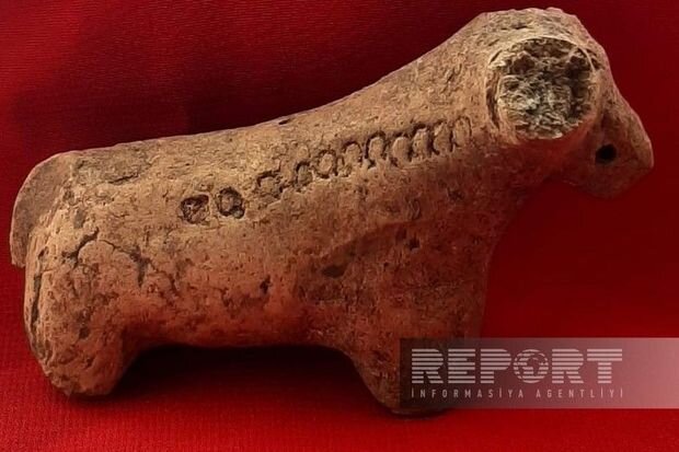 Cəlilabadda ilk tunc dövrünə aid miniatür qoç fiquru aşkarlanıb - FOTO