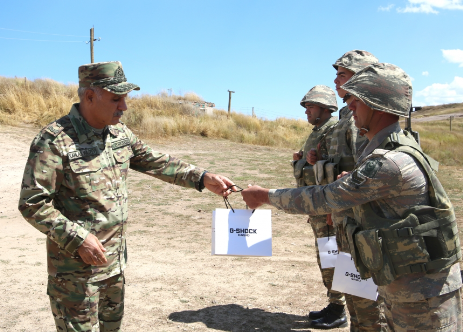 Hərbi prokuror Naxçıvanda hərbçilərlə görüşüb