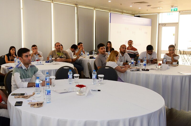 "AzInTelecom" jurnalistlər üçün təlim keçirib-Fotolar