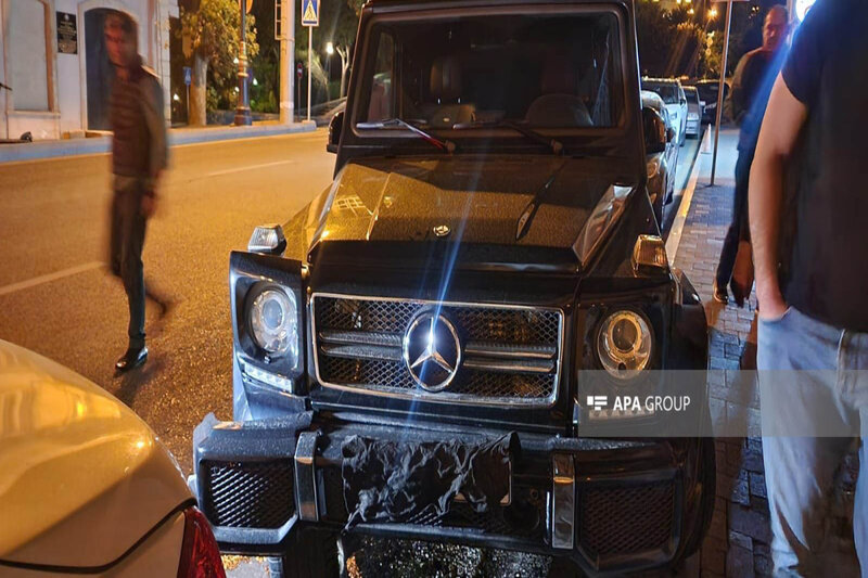 Bakıda "Galendewagen"in iştirakı ilə üç maşın toqquşdu, xəsarət alan var - FOTO