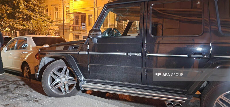 Bakıda "Galendewagen"in iştirakı ilə üç maşın toqquşdu, xəsarət alan var - FOTO