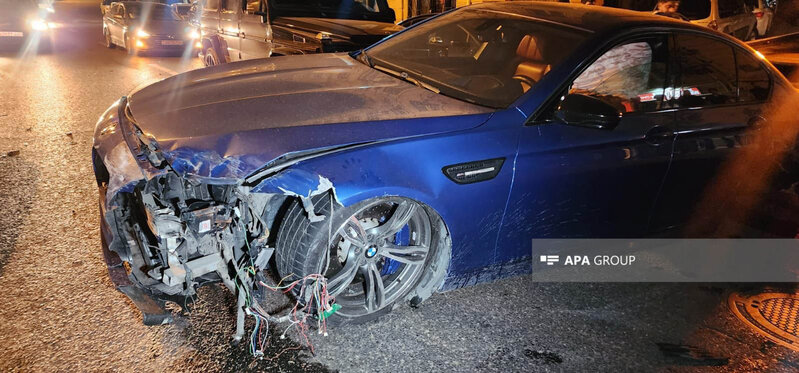 Bakıda "Galendewagen"in iştirakı ilə üç maşın toqquşdu, xəsarət alan var - FOTO