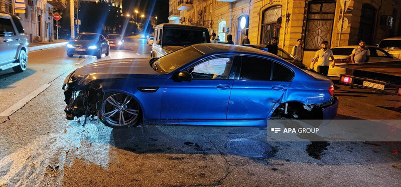 Bakıda "Galendewagen"in iştirakı ilə üç maşın toqquşdu, xəsarət alan var - FOTO