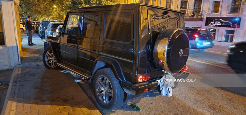 Bakıda "Galendewagen"in iştirakı ilə üç maşın toqquşdu, xəsarət alan var - FOTO
