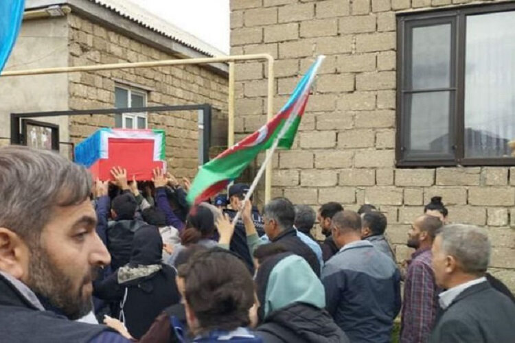 Azərbaycan Ordusunun qəzada həlak olan hərbçisi Elgün Həsənovla vida mərasimi keçirilir - FOTO