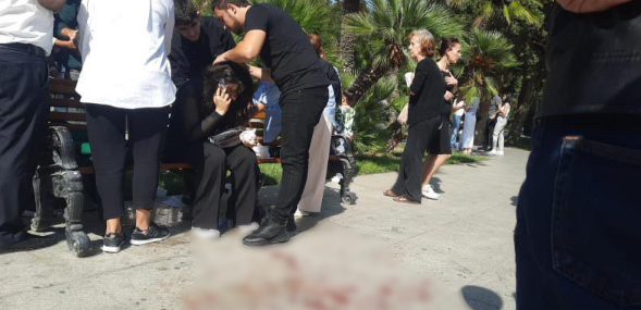 Sahil Bağında qızı bıçaqladılar