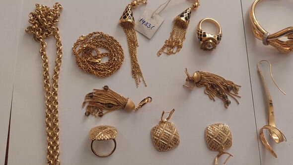 Azərbaycanda mənzildən 60 min manat pul, 20 min manatlıq qızıl oğurlanıb - FOTO