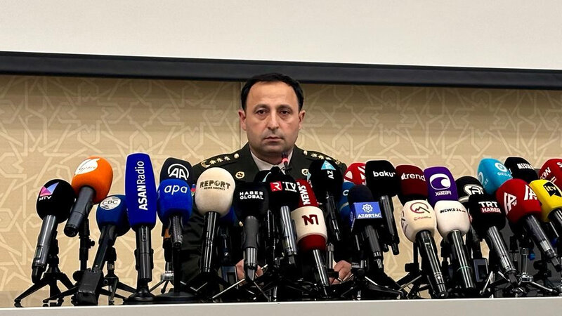 Müdafiə Nazirliyi brifinq keçirir - CANLI YAYIM