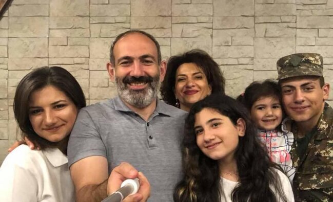 Paşinyanın gözünü qorxu bürüdü: Ailəsini GİZLƏTDİ