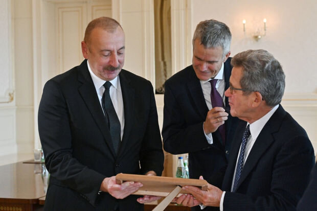 Prezident İlham Əliyev bp şirkətinin İdarə Heyətinin sədrini qəbul edib - YENİLƏNİB + FOTO