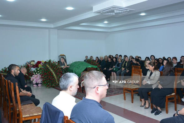 Rəssam Alagöz Salahova dəfn olunub - FOTO
