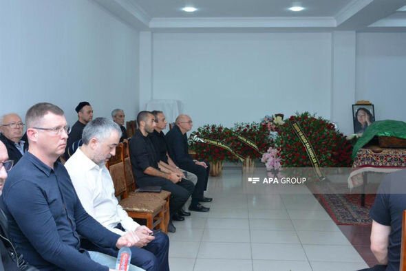 Rəssam Alagöz Salahova dəfn olunub - FOTO