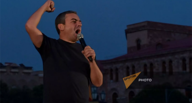 "İrəvanda polis etirazçılara qarşı qanunsuz və amansız güc tətbiq edir" - Erməni deputat