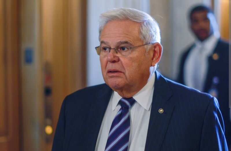 Ermənipərəst senator rüşvət alıbmış - Evindən qızıl külçələri çıxdı