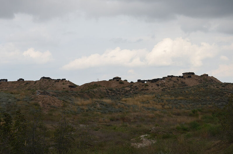 Xocavənd rayonunun Qarakənd yaşayış məntəqəsi yaxınlığında tərk edilmiş döyüş mövqeyi - FOTO/VİDEO