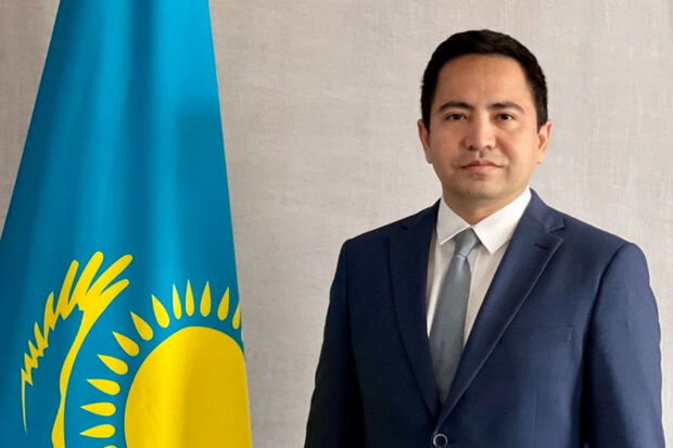 Qazaxıstan səfiri xalqımızı Azərbaycan dilində təbrik etdi - VİDEO